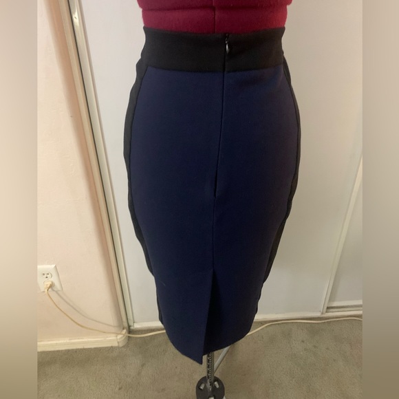 Excellent condition Zara color block skirt blue with black sides. Size S - Picture 2 of 3